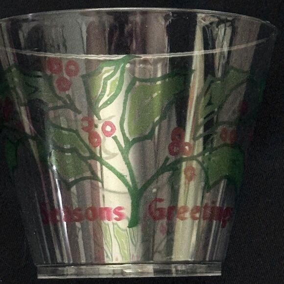 Hefty Brand Holiday Tumblers - Festive Green and Red - Picture 3 of 3